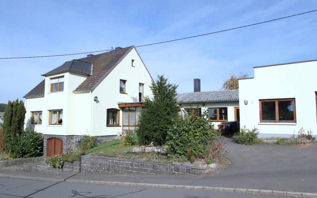 **Wohnen & Arbeiten** schönes Einfamilienhaus mit ehemaliger Schreinerei in Hinterweiler