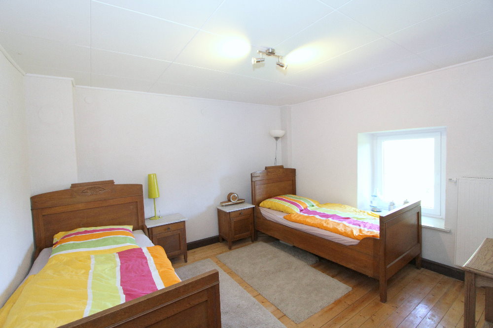 Schlafzimmer im Erdgeschoss - EIFEL MAKLER