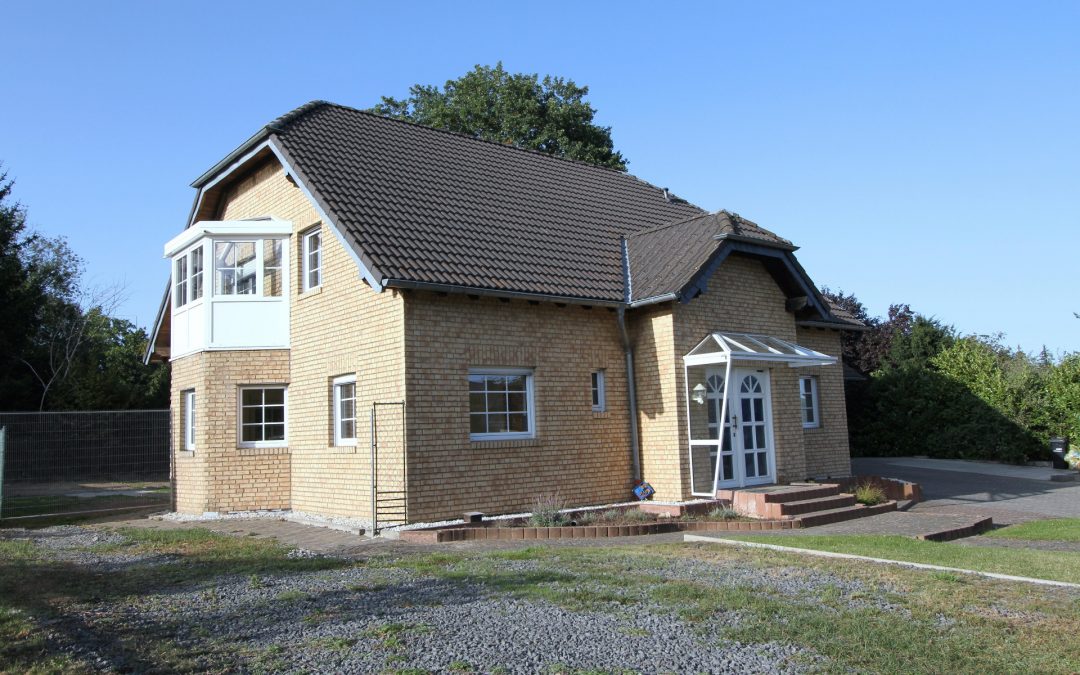 attraktives Landhaus mit Einliegerwohnung und Garage in ländlicher Lage in Schloßheck