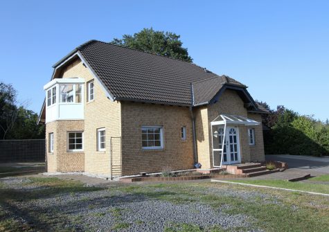 attraktives Landhaus mit Einliegerwohnung und Garage in ländlicher Lage in Schloßheck