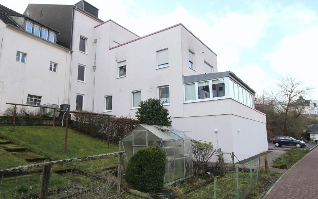 geräumige lichtdurchflutete Eigentumswohnung mit Dachterrasse und PKW-Stellplatz