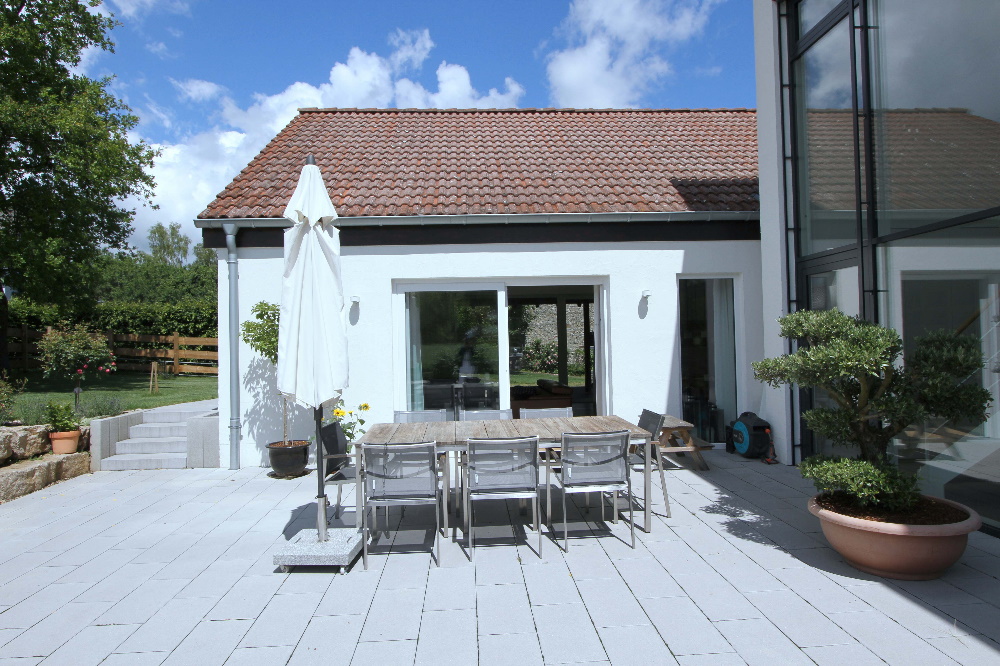 Südseite des Bungalows - EIFEL MAKLER