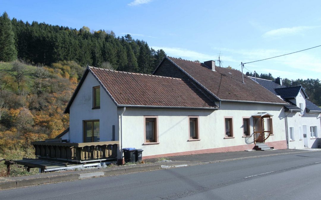 ** WOHNEN und ARBEITEN ** sehr gepflegtes Wohnhaus mit Schreinerwerkstatt und Garage