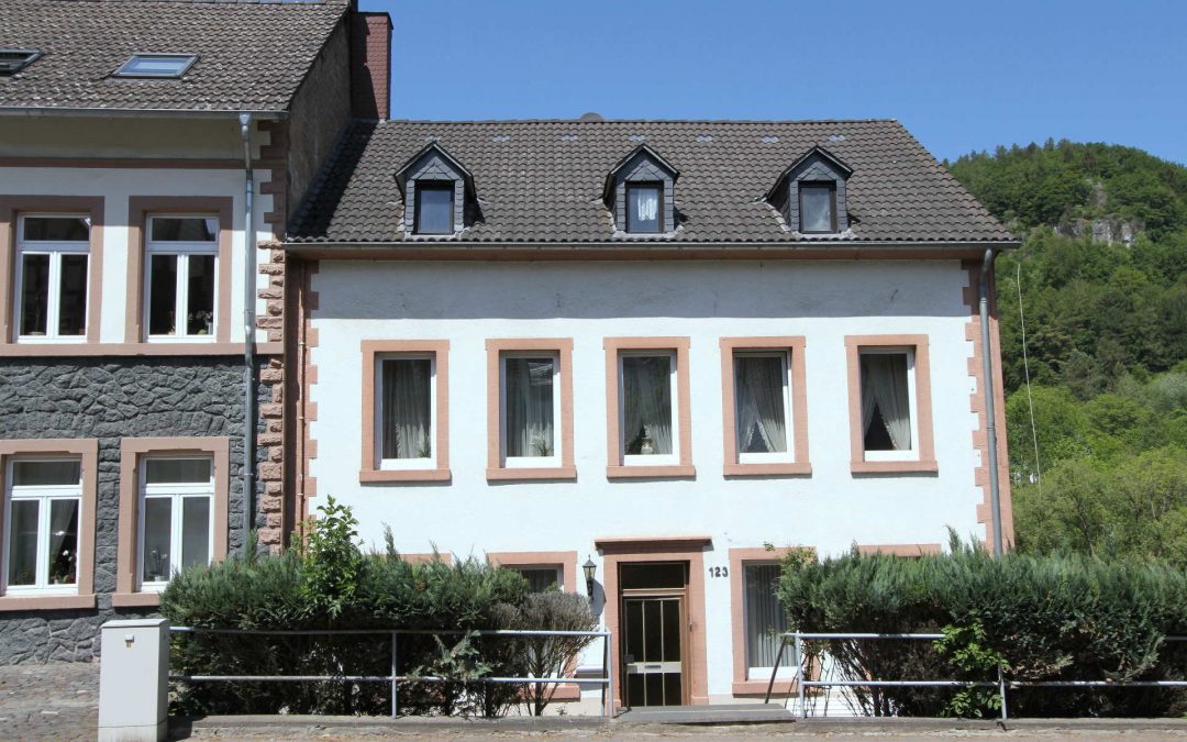 **historische Immobilie mit Charme** sehr geräumiges Stadthaus mit Garten in Gerolstein