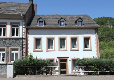 **historische Immobilie mit Charme** sehr geräumiges Stadthaus mit Garten in Gerolstein
